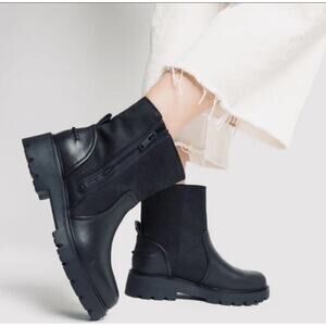 NWT Ugg Polk Lug Sole Moto Boots Black Leather Size 8